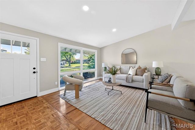 79 Willow Brook Drive, St Louis, MO 63146