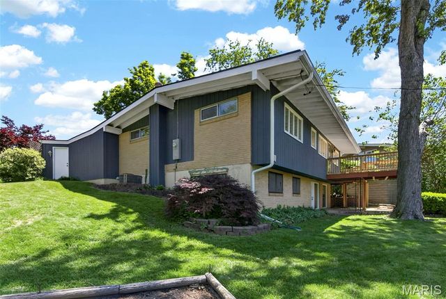 79 Willow Brook Drive, St Louis, MO 63146