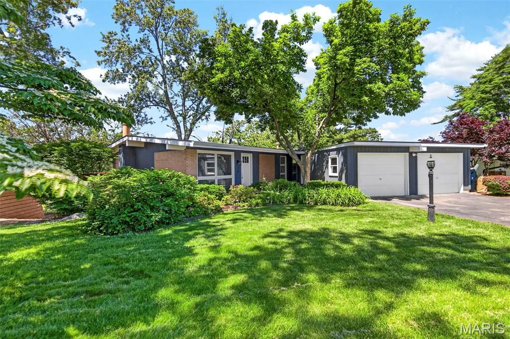 79 Willow Brook Drive, St Louis, MO 63146