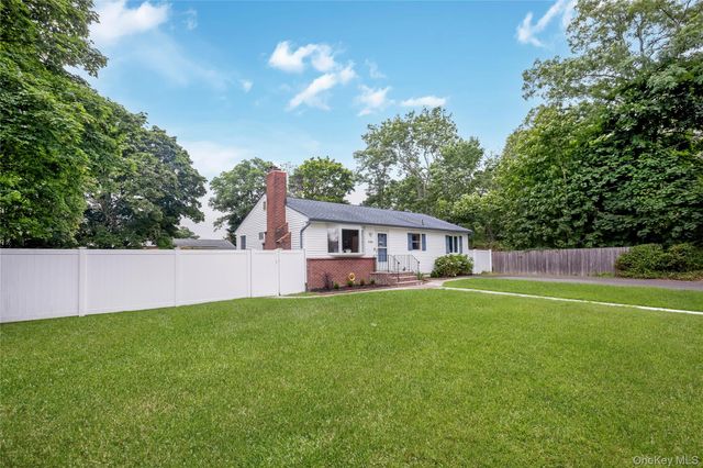 522 Amsterdam Avenue, East Patchogue, NY 11772