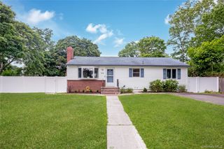 522 Amsterdam Avenue, East Patchogue, NY 11772