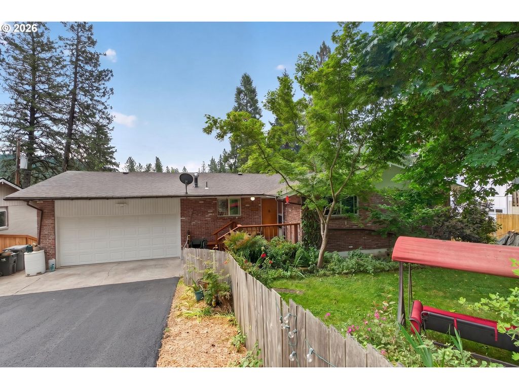 4525 FOX HOLLOW Rd, Eugene, OR 97405