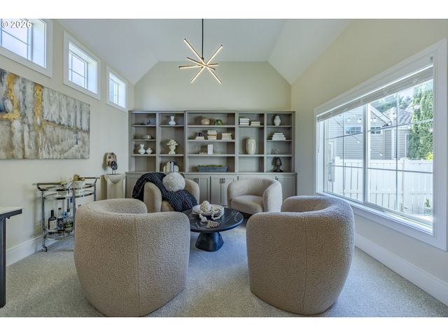 439 COVEY Ln, Eugene, OR 97401