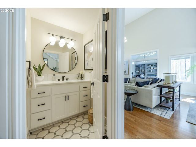 439 COVEY Ln, Eugene, OR 97401