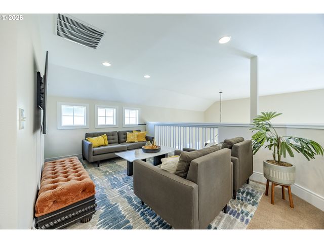 439 COVEY Ln, Eugene, OR 97401