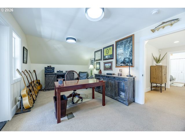 439 COVEY Ln, Eugene, OR 97401