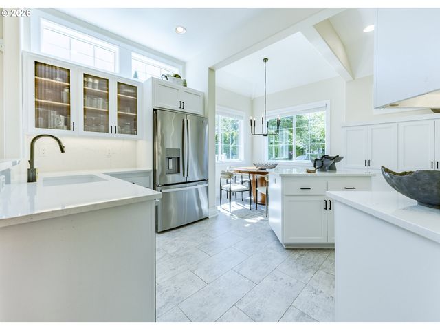 439 COVEY Ln, Eugene, OR 97401