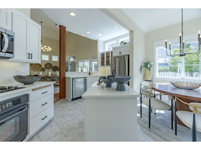 439 COVEY Ln, Eugene, OR 97401