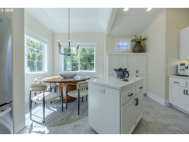 439 COVEY Ln, Eugene, OR 97401