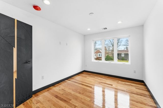 132 Thelma Ter, Linden City, NJ 07036