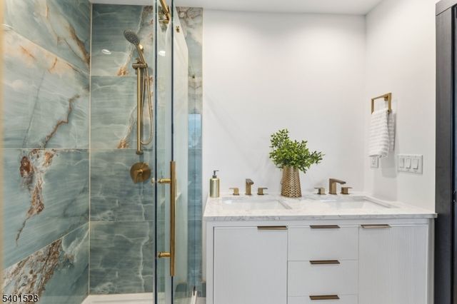 132 Thelma Ter, Linden City, NJ 07036