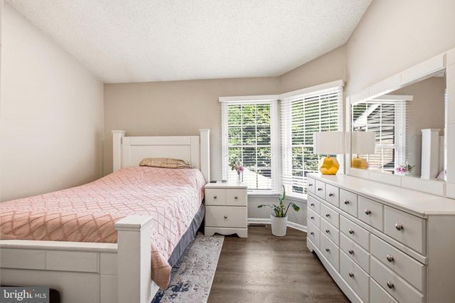 72 CORIANDER DR, Princeton, NJ 08540