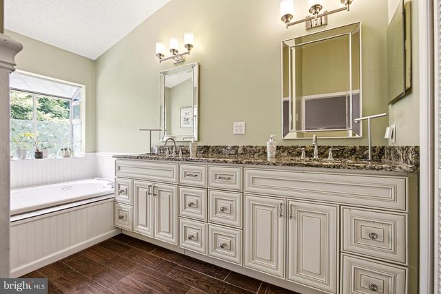 72 CORIANDER DR, Princeton, NJ 08540