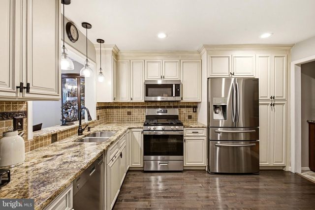 72 CORIANDER DR, Princeton, NJ 08540