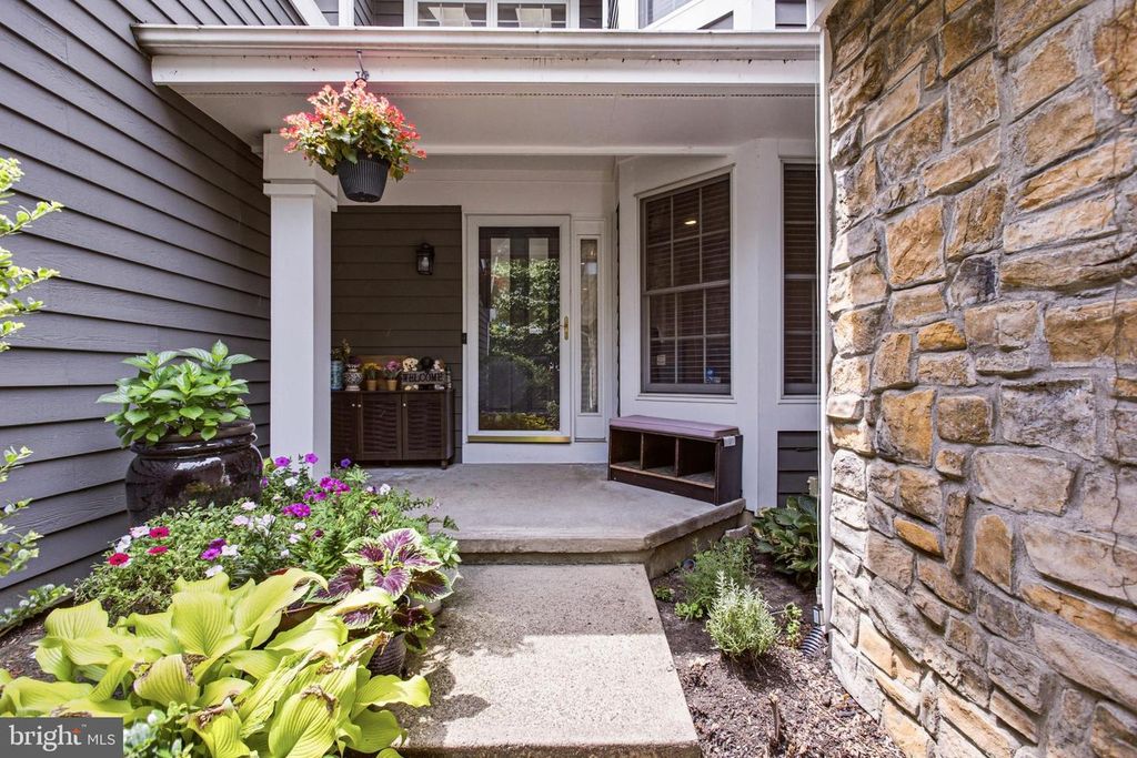 72 CORIANDER DR, Princeton, NJ 08540