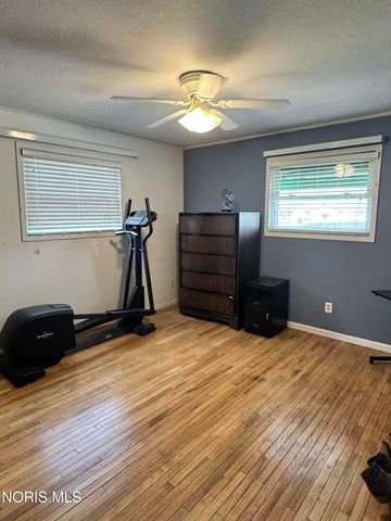 42 N Melody Lane, Waterville, OH 43566