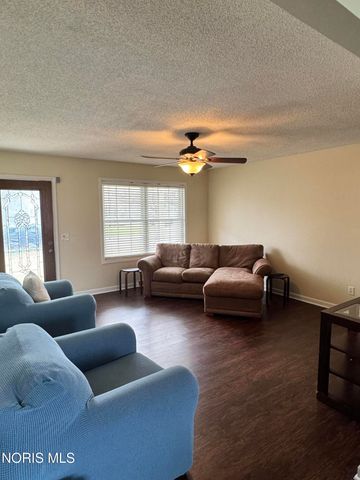 42 N Melody Lane, Waterville, OH 43566