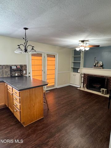 42 N Melody Lane, Waterville, OH 43566