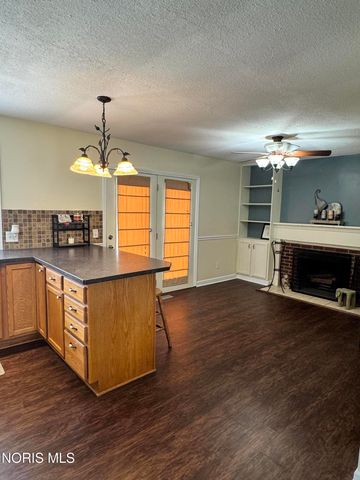 42 N Melody Lane, Waterville, OH 43566