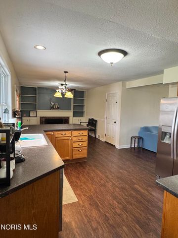 42 N Melody Lane, Waterville, OH 43566