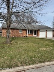 42 N Melody Lane, Waterville, OH 43566