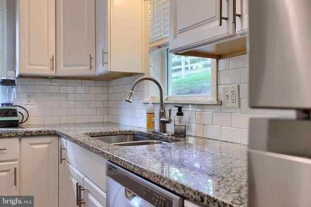 218 SCHOOL HOUSE RD, Lancaster, PA 17603