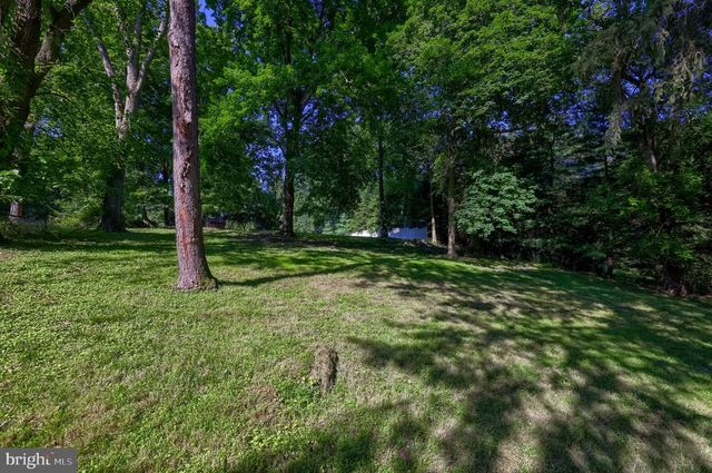 218 SCHOOL HOUSE RD, Lancaster, PA 17603