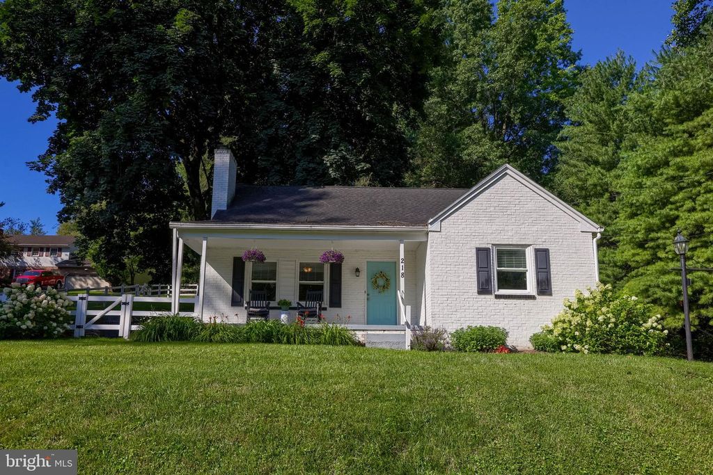 218 SCHOOL HOUSE RD, Lancaster, PA 17603