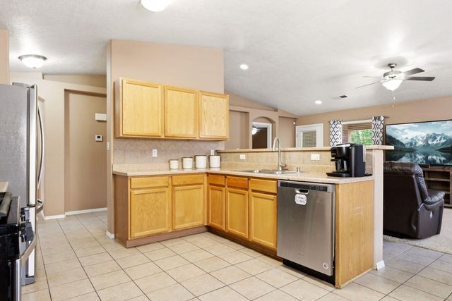 22 Margarita Circle, Los Lunas, NM 87031
