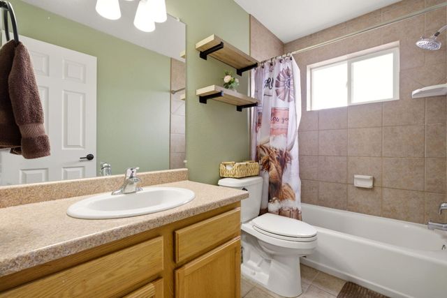 22 Margarita Circle, Los Lunas, NM 87031