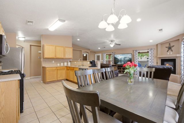22 Margarita Circle, Los Lunas, NM 87031