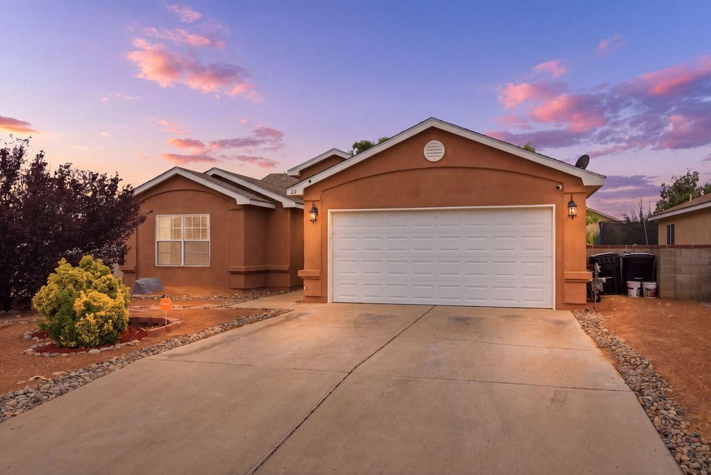 22 Margarita Circle, Los Lunas, NM 87031