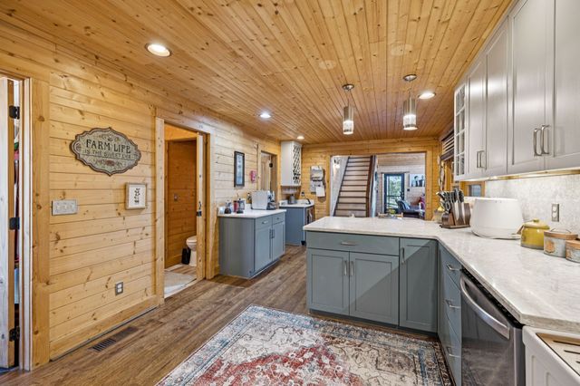2846 Fuller Hollow Rd, Cornersville, TN 37047