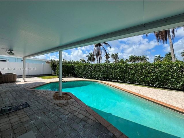 631 SE 5th Ter, Pompano Beach, FL 33060