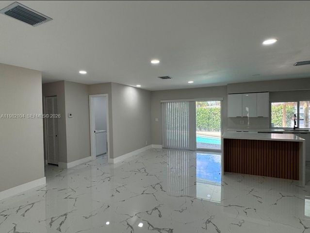 631 SE 5th Ter, Pompano Beach, FL 33060