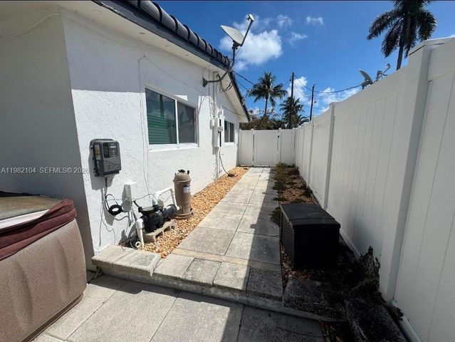 631 SE 5th Ter, Pompano Beach, FL 33060