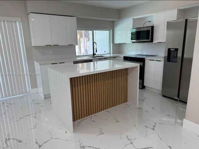 631 SE 5th Ter, Pompano Beach, FL 33060