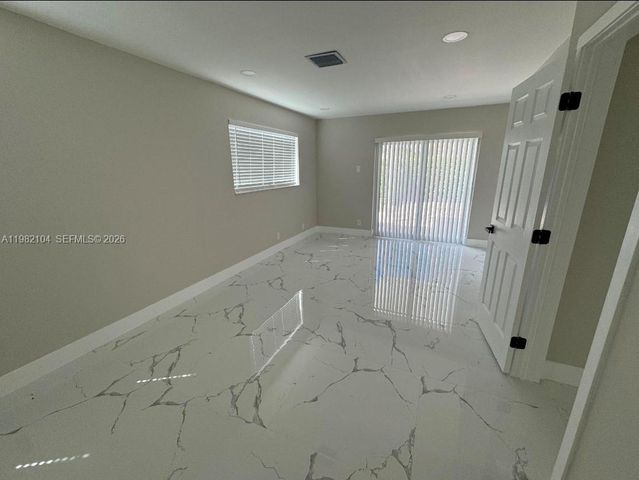 631 SE 5th Ter, Pompano Beach, FL 33060