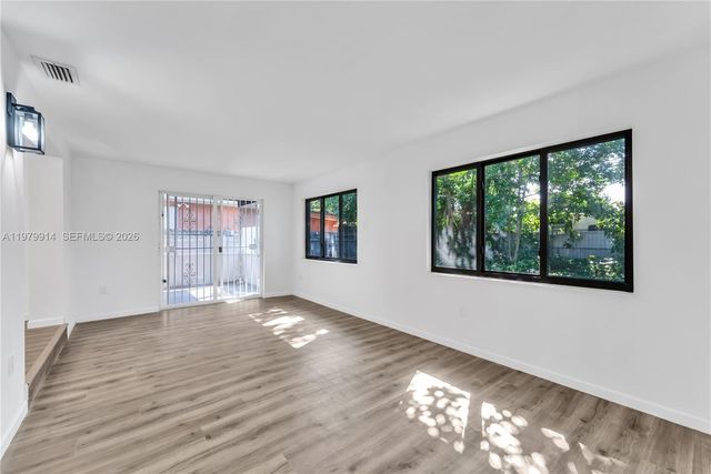 3040 NW 96th St, Miami, FL 33147