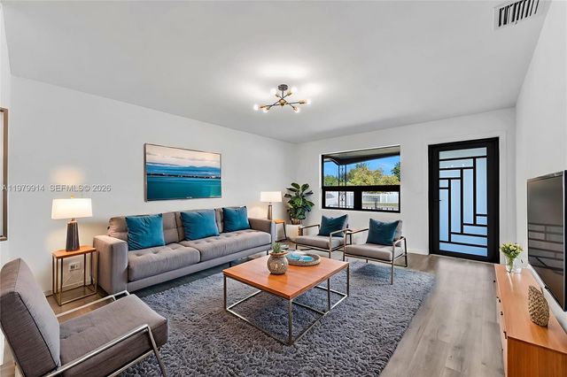 3040 NW 96th St, Miami, FL 33147