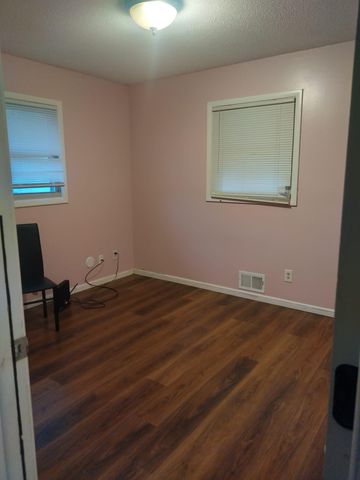 1560 Pacific Street, Saint Paul, MN 55106