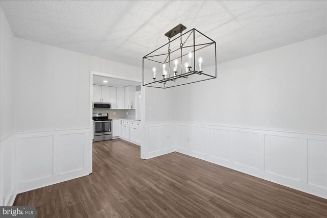 400 LAKEVIEW DR, Cross Junction, VA 22625