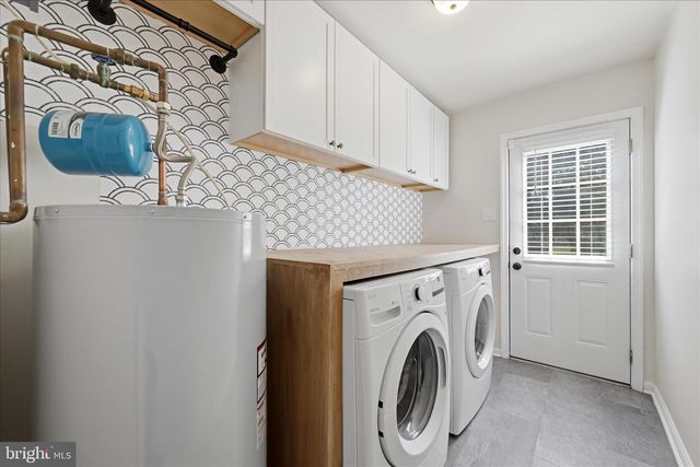 400 LAKEVIEW DR, Cross Junction, VA 22625