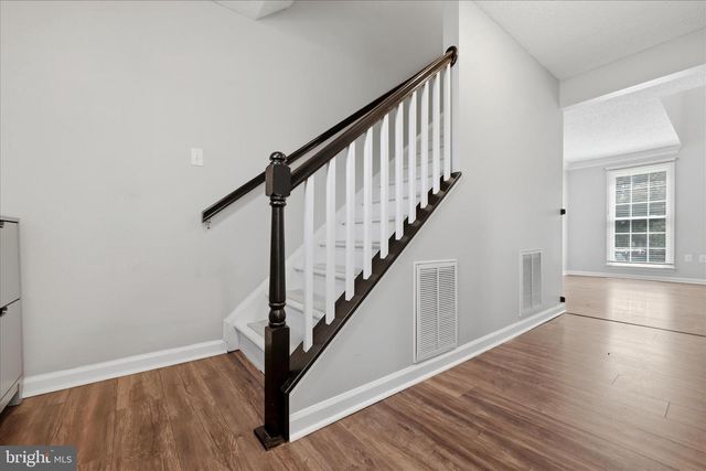400 LAKEVIEW DR, Cross Junction, VA 22625