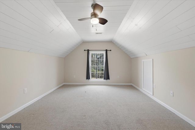 400 LAKEVIEW DR, Cross Junction, VA 22625