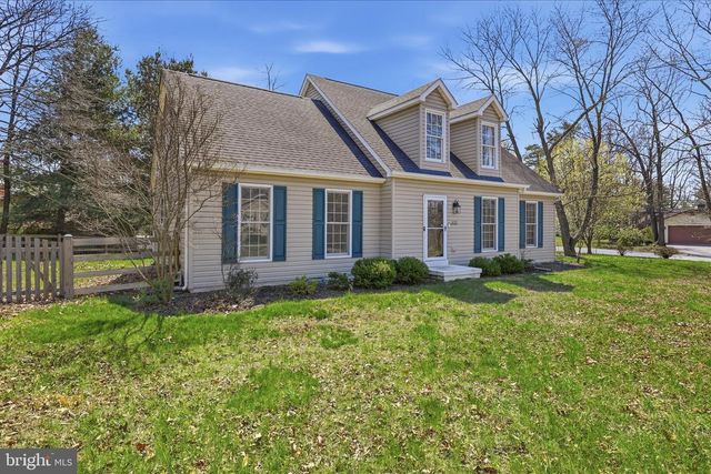 400 LAKEVIEW DR, Cross Junction, VA 22625