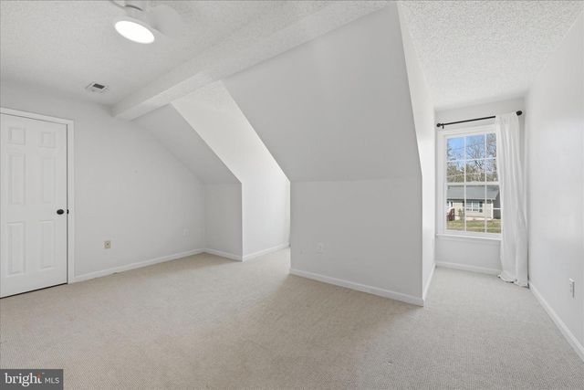400 LAKEVIEW DR, Cross Junction, VA 22625