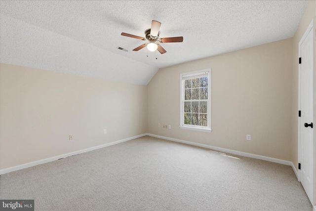400 LAKEVIEW DR, Cross Junction, VA 22625