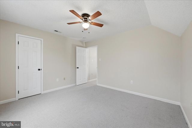 400 LAKEVIEW DR, Cross Junction, VA 22625