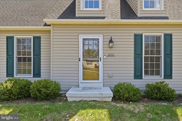 400 LAKEVIEW DR, Cross Junction, VA 22625